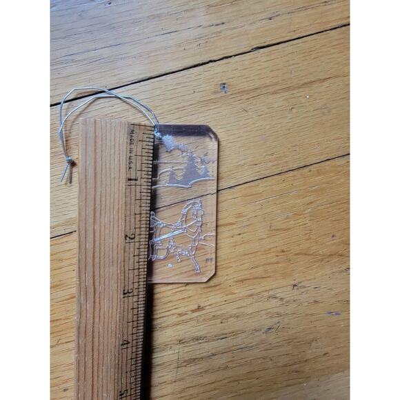 Vintage Lucite Recatangle Horse & Sleigh Christmas Ornament 2" X 2.75" - Picture 3 of 3